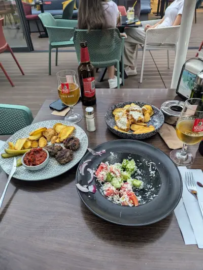 Sunrise bar & dinner