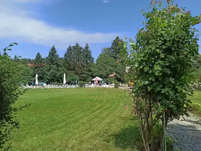 Открит плувен басейн