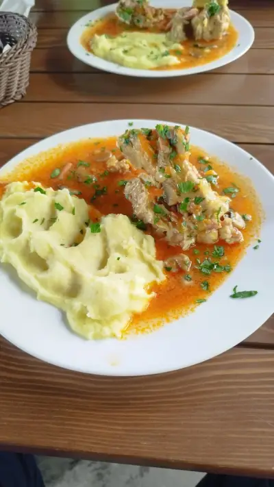 Ресторант „Мон Ами“ (Яслите)