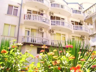 hotel Yanis