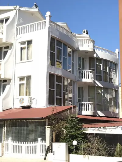 hotel Yanis