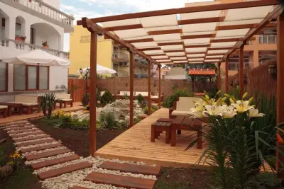 hotel Yanis
