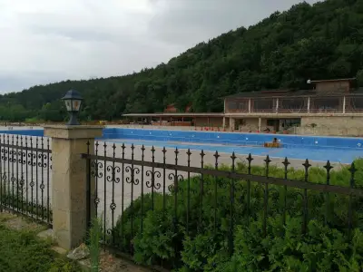 Минерален комплекс "Топлата вода"