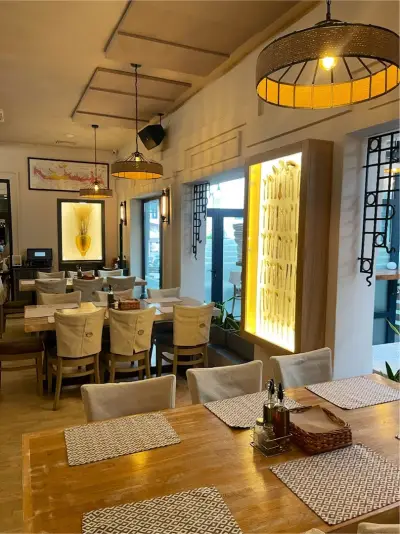 Uniqato 2 Antique Forum - Restaurant