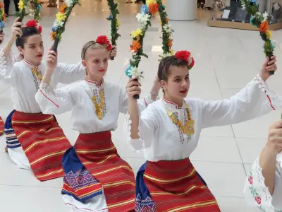Школа за народни танци Луди Млади - Пловдив