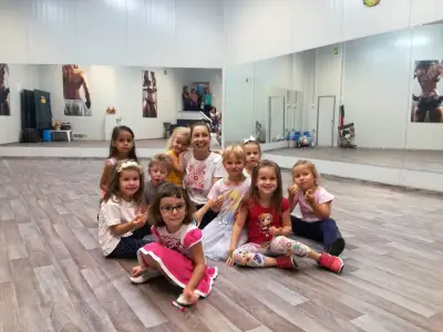 Школа за народни танци Луди Млади - Пловдив