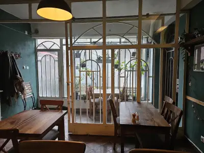 Izzy's Coffee and Brunch