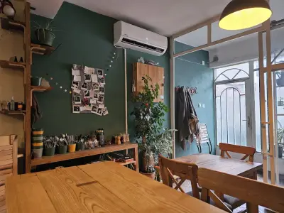 Izzy's Coffee and Brunch