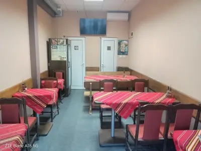 "На площада"