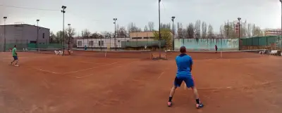 Тенис кортове Устрем