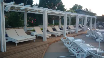 Riverside - pool bar