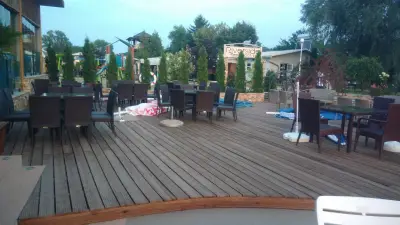 Riverside - pool bar