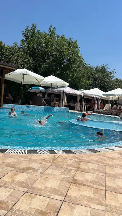 Liquid Pool & Bar