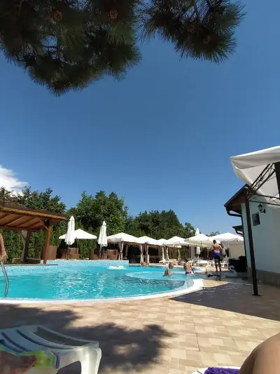 Liquid Pool & Bar