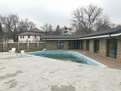 Хотелски комплекс "Жарковата къща"