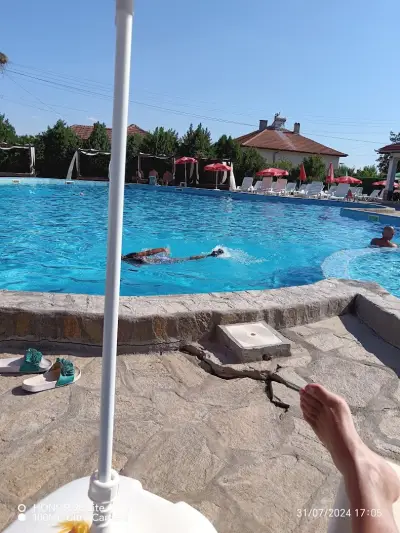 Swimming Pool & Grill