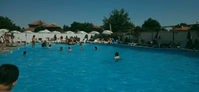 Swimming Pool & Grill