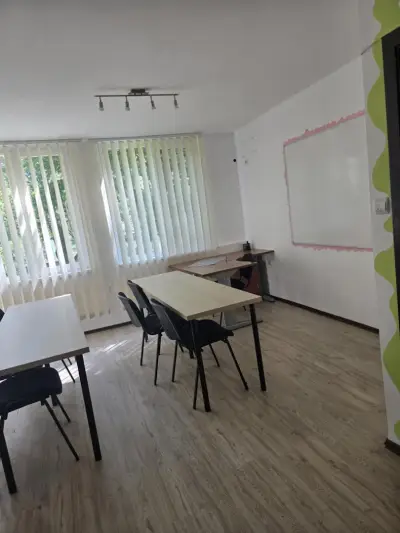 Езиков център Lingua