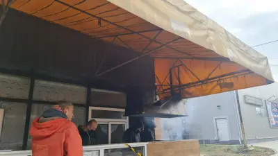 Скара на дървени въглища