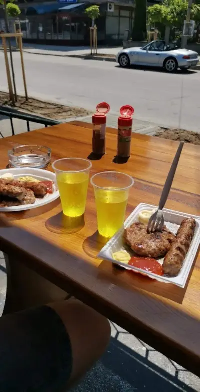 Скара на дървени въглища