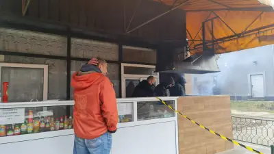 Скара на дървени въглища