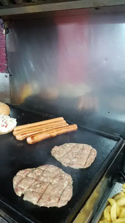 Бъргър Френдс