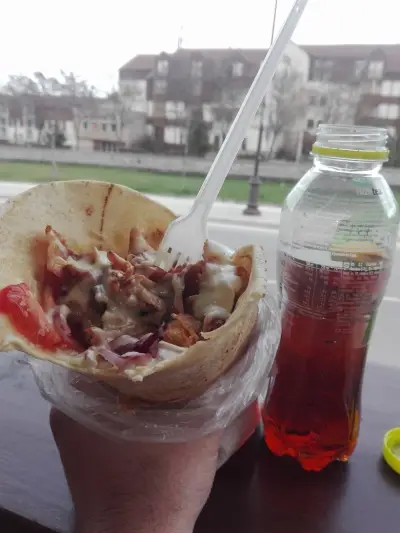 Заведение за бързо хранене ''Реката''