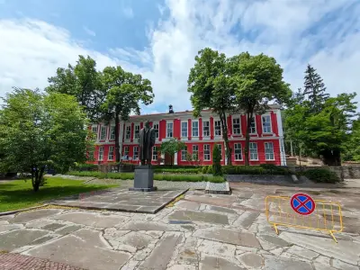 Средно училище „Любен Каравелов“