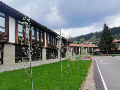 Средно училище „Любен Каравелов“