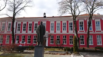 Средно училище „Любен Каравелов“