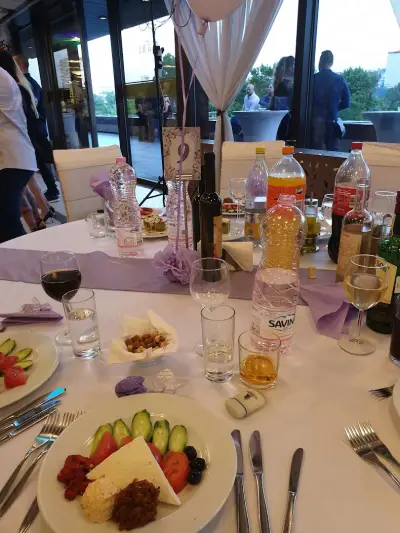 Лаура Кетъринг