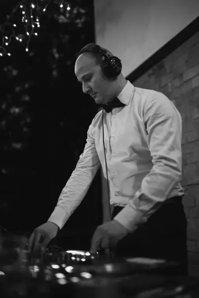 Цветомир Цолов - водещ и диджей за сватби и събития.