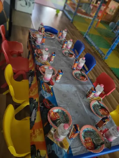 Парти център Raya Toys