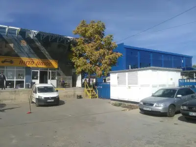 Ауто Плюс склад Военна Рампа