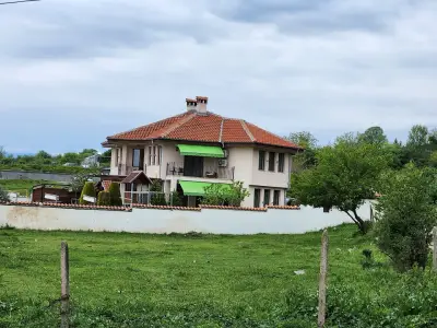Къща за гости "У Дома"