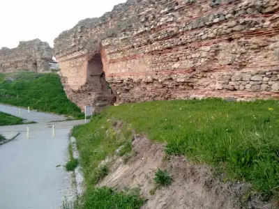 Вила Нимфеа Водна Лилия