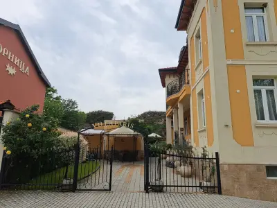 Вила Париж