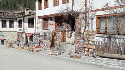 Магазин за сувенири и още нещо