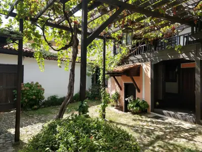 Zoev House