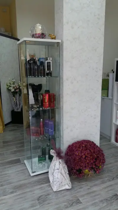 Небесата на красотата, фризьор и маникюр