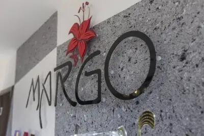 Салон за красота "Марго" Бургас | Фризьорски услуги | Маникюр и Педикюр | Козметични услуги | Масажи | Грим