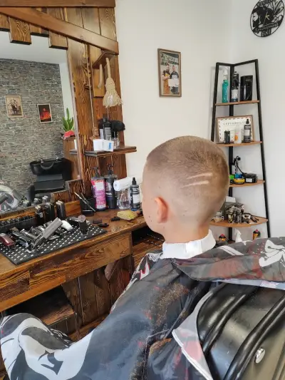Бръснарница и академия 681 Barber shop & academy 681