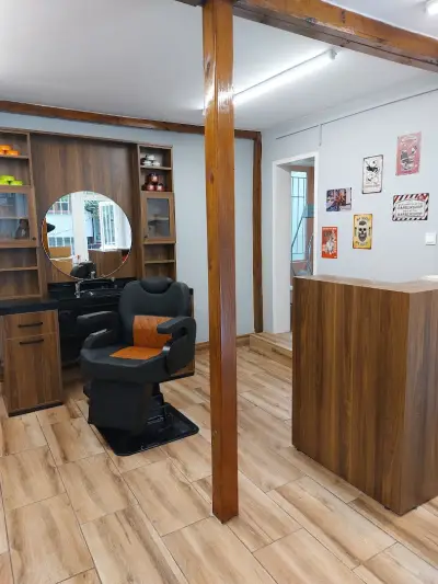 Бръснарница "Hood Barbershop"