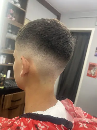 Бръснарница "Hood Barbershop"