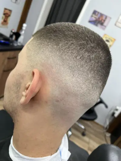 Бръснарница "Hood Barbershop"