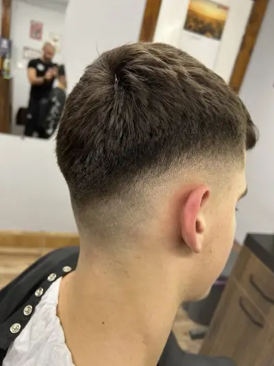 Бръснарница "Hood Barbershop"