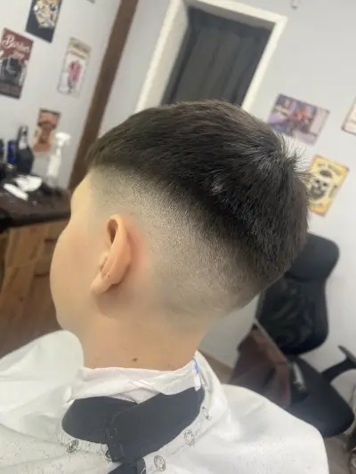 Бръснарница "Hood Barbershop"