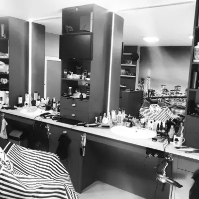 The Barber Shop / Бръснарницата