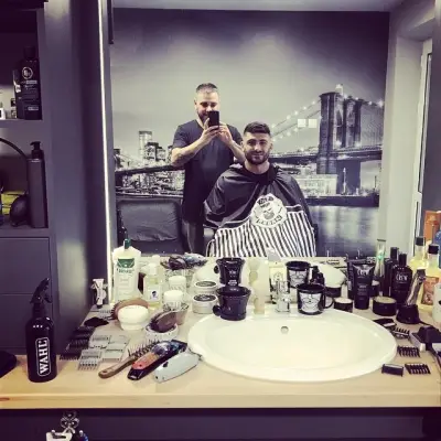 The Barber Shop / Бръснарницата