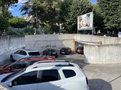 Паркинг зад ФК